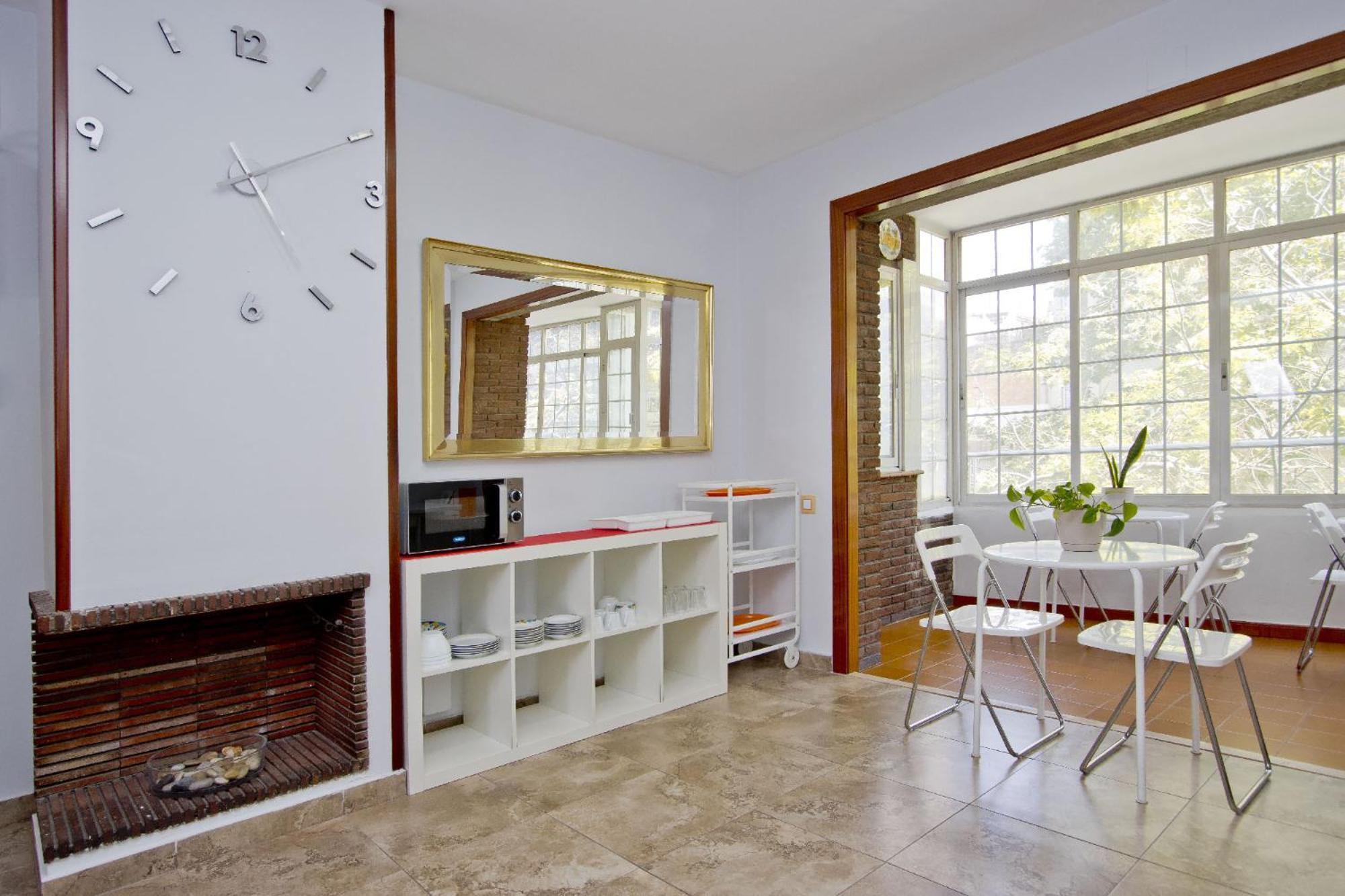Barcelona City Seven Hostal — Photos 1